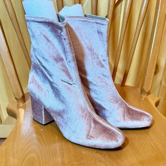 Free People Ladies’ size 39 Cecile Pink Velour block heel Ankle Boots - Picture 9 of 13